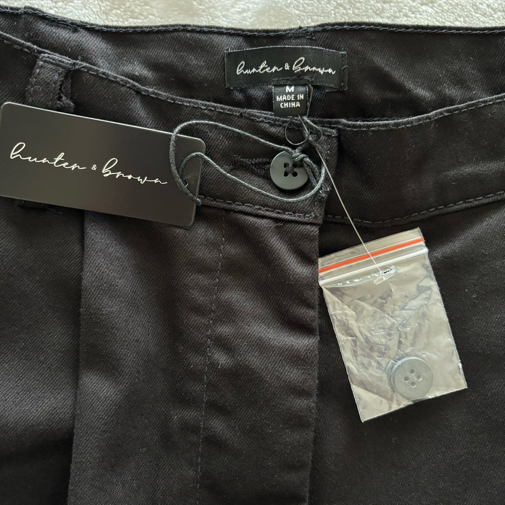 HUNTER & BROWN Black Wide Leg High Rise Pleated Cargo Pants--NWT--M - Picture 12 of 16